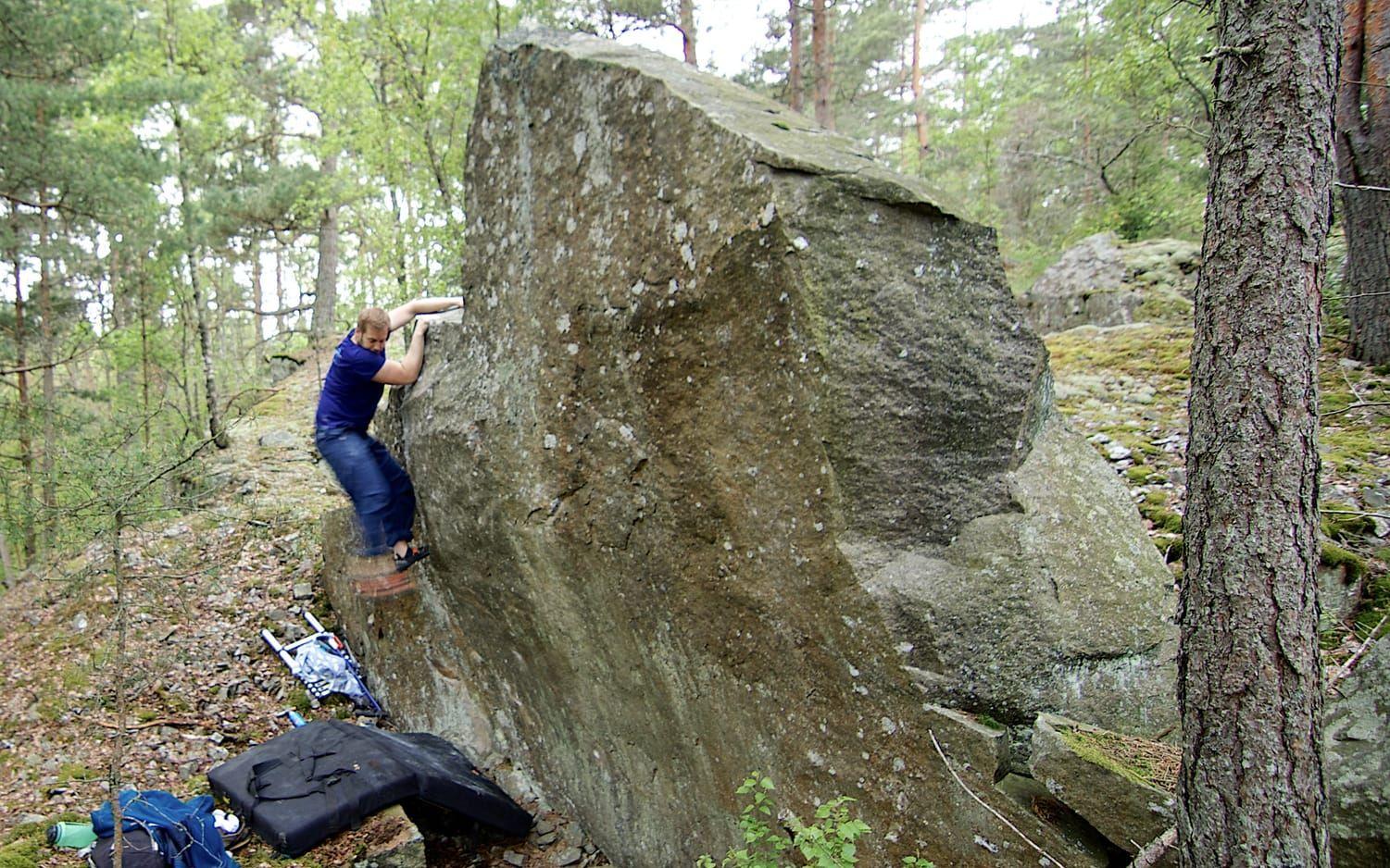 Johan Rapakko klättrar Black sky i Stenkullen.